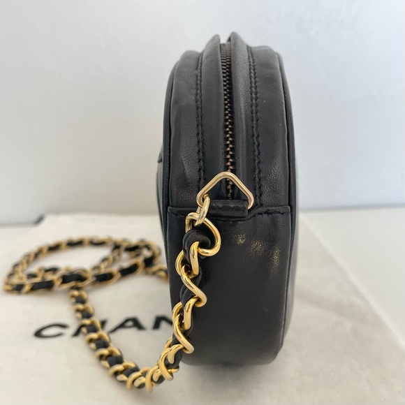 ✨SOLD✨Chanel Vintage Oval Lambskin CC Camera Chain Bag - Picture 4 of 14